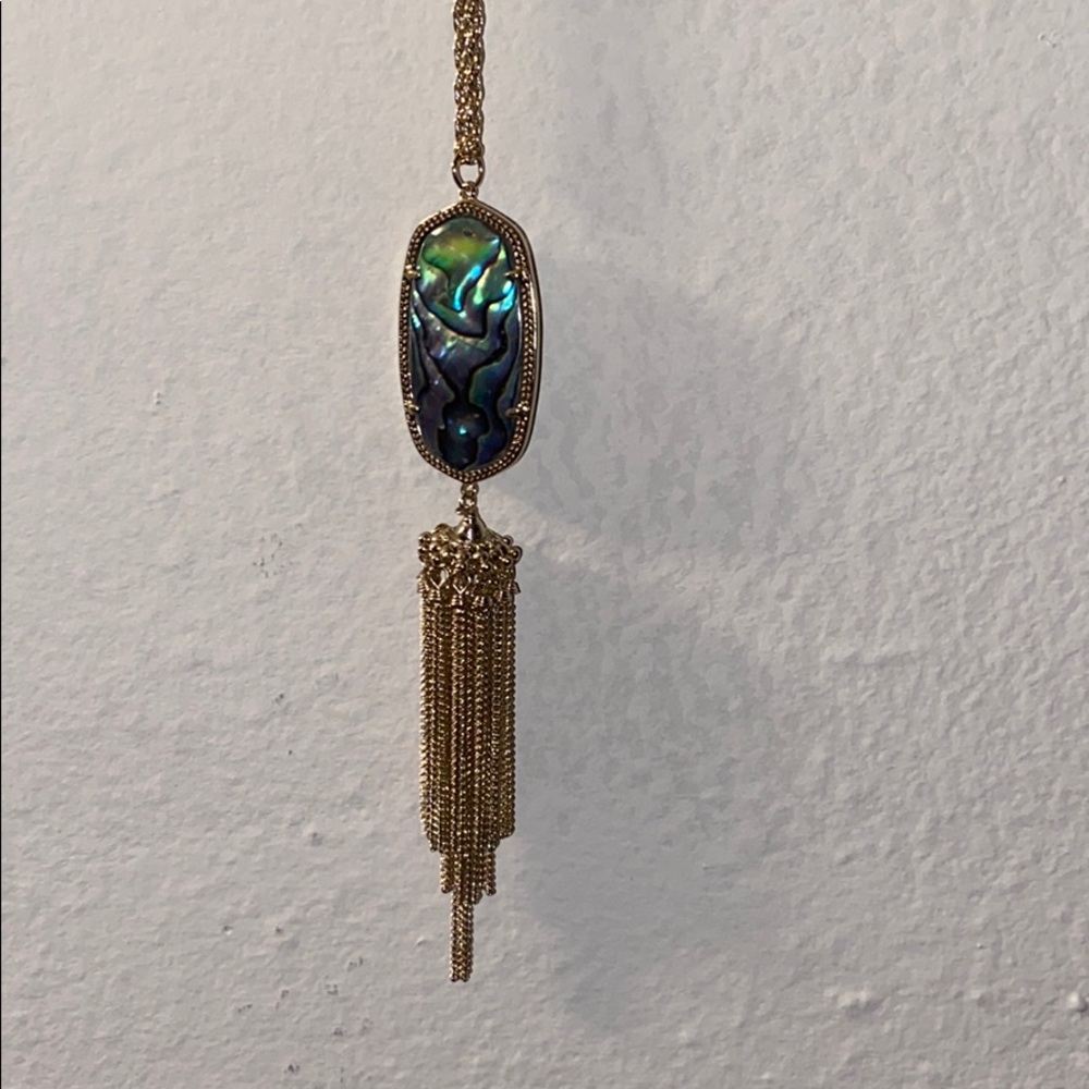 Kendra Scott necklace